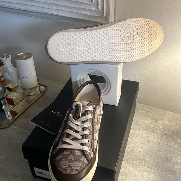 Coach Brown Sneakers Low-Top Monogram Design - Picture 2 of 3
